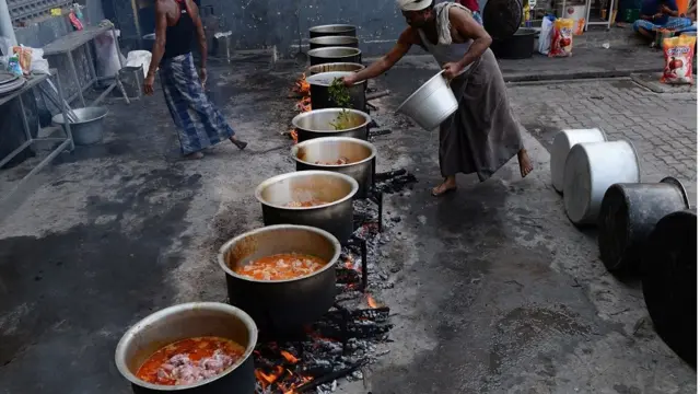 சென்னையில் பிரியாணியுடன் ரம்ஜானை கொண்டாடும் மக்கள்