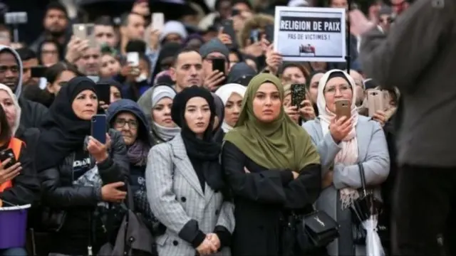 ফ্রান্সে ইসলাম-বিদ্বেষের অভিযোগে মুসলিমদের সমাবেশ