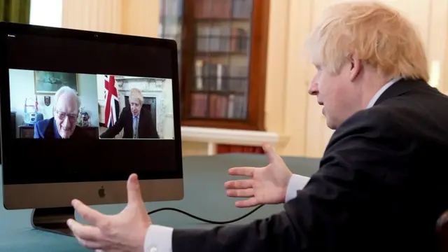 Борис Джонсон у компьютера