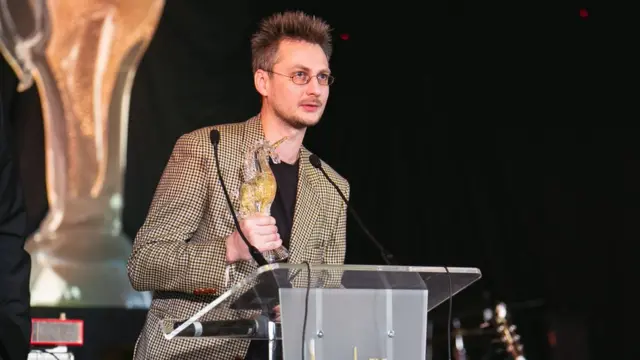 Режиссер фильма-победителя Александр Хант получает очередного "Единорога"
