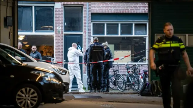 オランダの著名事件記者、銃撃され重体 首都中心部で - BBCニュース