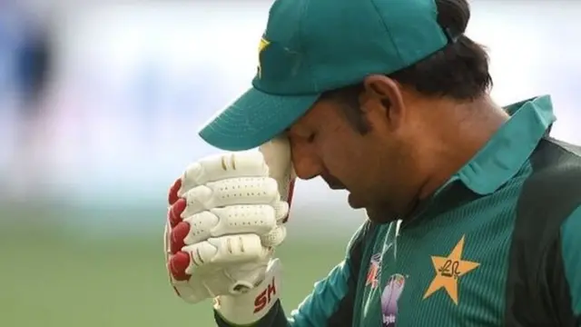 பாகிஸ்தான் பேட்ஸ்மேன்களின் பொறுப்பற்ற ஆட்டம்