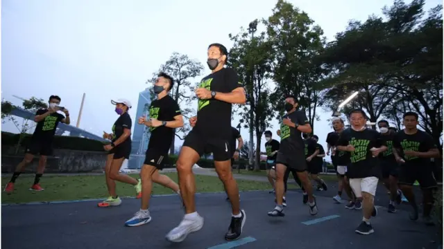 ครั้งแรก กลุ่มเพื่อนชัชชาตินัดกันวิ่งเก้าวัดในช่วงปีใหม่ ก่อนขยายเป็นการวิ่งทุกสวนในสัปดาห์ต่อ ๆ มา ตั้งเป้าหมายวิ่งให้ได้ 10 กม./เขต รวมระยะทาง 500 กม. รอบ กทม.