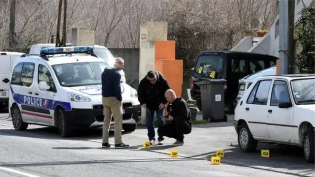 হামলকারী বন্দুকধারী নিজেকে ইসলামিক স্টেটের জঙ্গী বলে দাবি করে