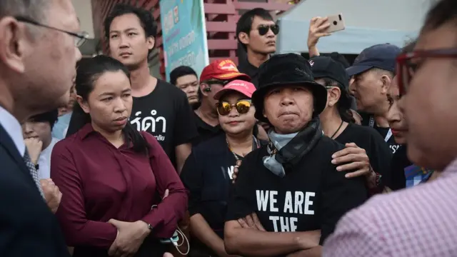 กลุ่มผู้ชุมนุมที่โดนหมายเรียก หารือกับทีมทนาย