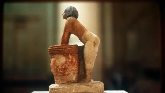 Фигурка пивовара из египетской гробницы