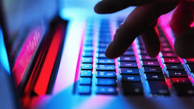 ઘણા સમયથી રશિયા વિરુદ્ધ કેટલીક નાના પ્રકારની પ્રવૃત્તિઓ ઓનલાઈન જોવા મળી રહી છે