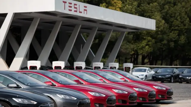 Autos de Tesla en Shanghái, China