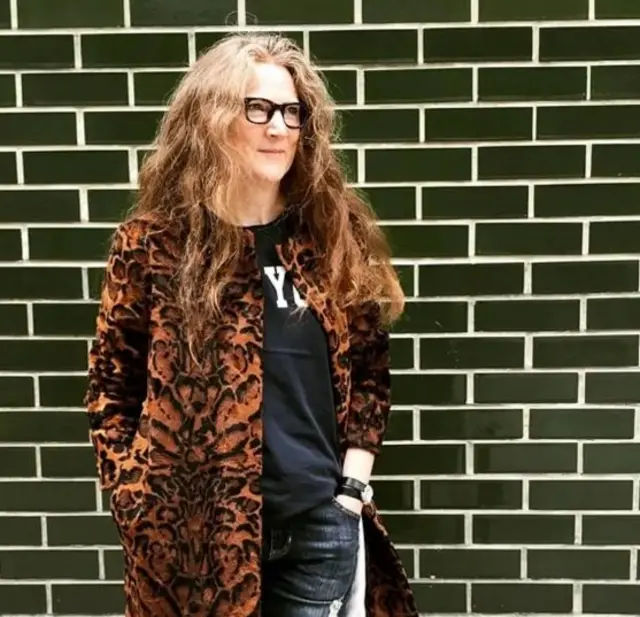 Autorka i podkasterka Sem Bejker vodi književni klub na „Podnevu", platformi za sredovečne žene