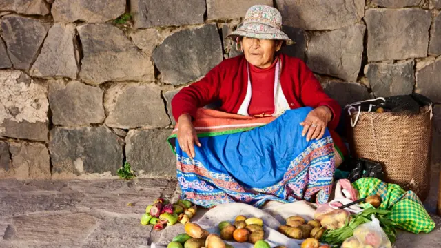 Mujer vendiendo en la calle