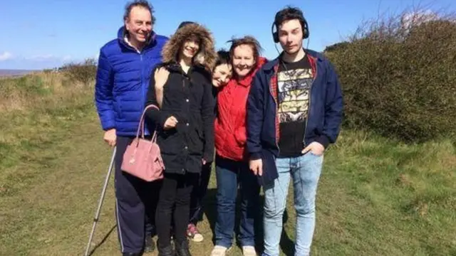 د کورنۍ مو او پلار د شپږو ورځو اوږو کې خپل ژوند له لاسه ورکړ