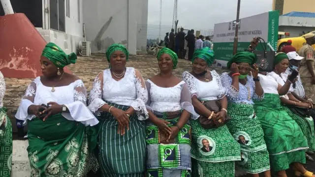 Ụmụnwaanyị na-eche ka mme a malite