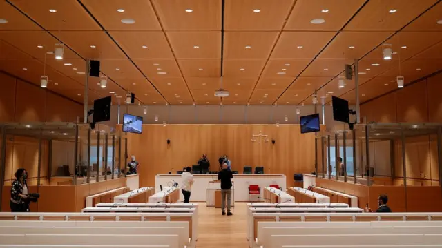 в зале суда