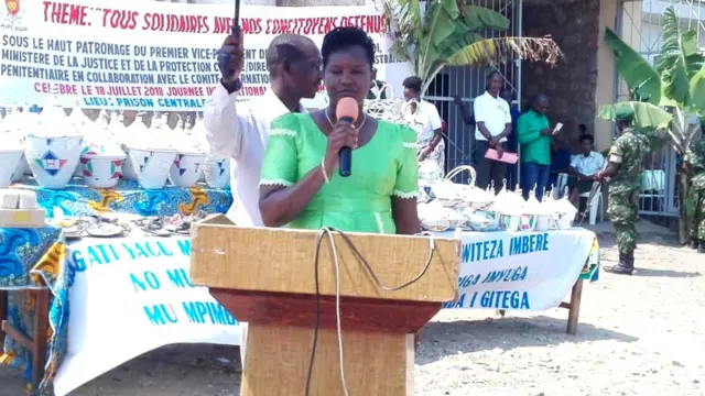 Aimé Laurentine Kanyana yasavye ko amanyororo batunganirizwa