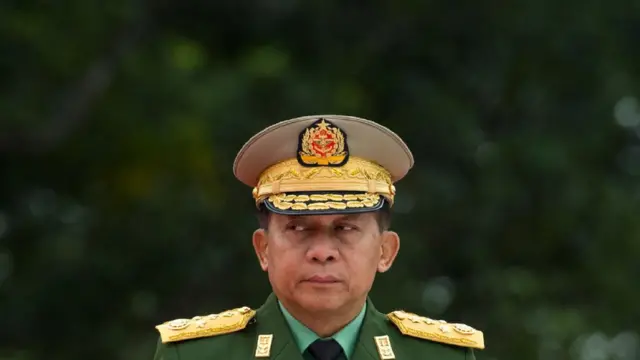 တပ်ချုပ်ရဲ့လုပ်ပိုင်ခွင့်ကိုလျှော့ချတဲ့ပုဒ်မတွေကို တိုင်းရင်းသားအမတ်တချို့က ထောက်ခံဆွေးနွေးထားပါတယ်။