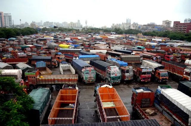 ટ્રાન્સપોર્ટરોના ટ્રકનો ફાઇલ ફોટો