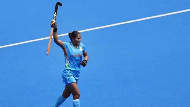 ਡਿਫੈਂਡਰ ਅਤੇ ਡ੍ਰੈਗ ਫਲਿੱਕਰ ਦੇ ਤੌਰ 'ਤੇ ਗੁਰਜੀਤ ਕੌਰ ਦੋ ਭੂਮਿਕਾਵਾਂ ਨਿਭਾਉਂਦੇ ਹਨ