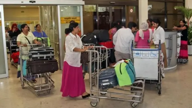 මැදපෙරදිග ගිය කතුන් පිරිසක් යළිත් ශ්රී ලංකාවට