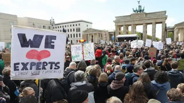 دا پخپل ډول کې د ساینس او چاپېریال ساتنې په ملاتړ لومړنی لاریون دی