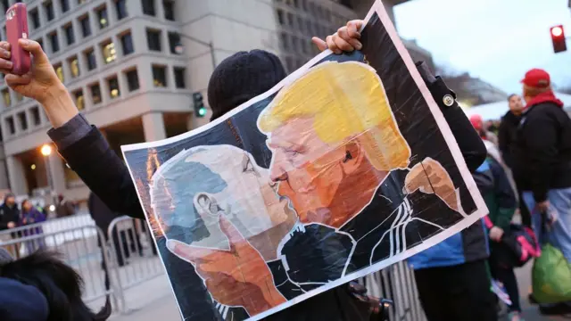 плакат поцелуя трампа и путина