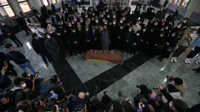 مراسم نماز تشییع محمدرضا شجریان به امامت محمود دعایی در بهشت زهرا