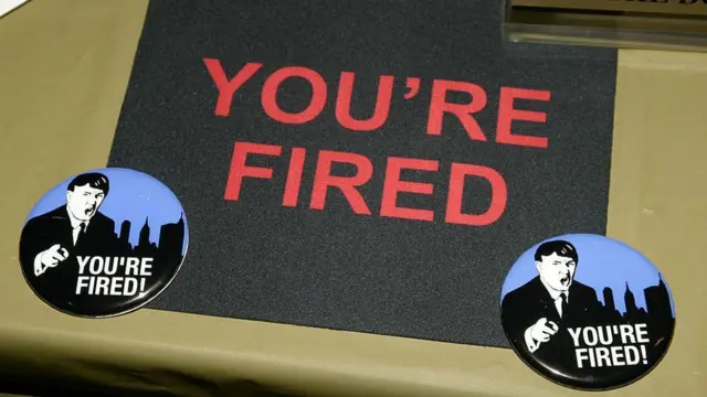 La frase "You're fired" ("Estás despedido") escrita en un