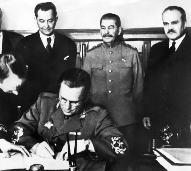 Tito y Stalin en la misma fotografía.