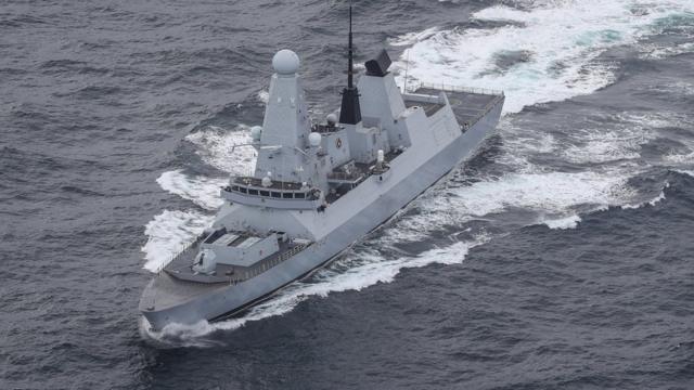 英海軍の駆逐艦「ダイヤモンド」（2020年10月14日撮影）