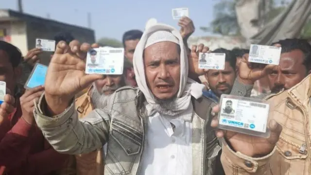 রোহিঙ্গারা বলছেন জাতিসংঘের শরণার্থী সংস্থার দেওয়া পরিচয়পত্রই তাদের একমাত্র সম্বল