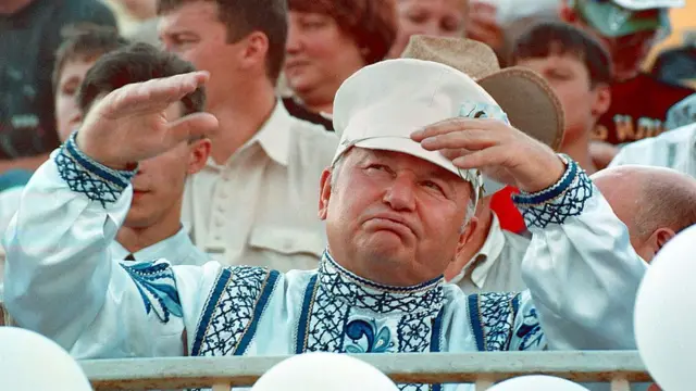 Лужков в вышиванке