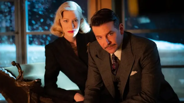 Cate Blanchett and Bradley Cooper in Nightmare Alley