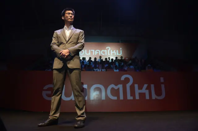 ธนาธร จึงรุ่งเรืองกิจ