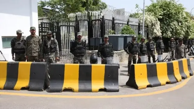 पाकिस्तान आतंकवाद आर्थिक संकट