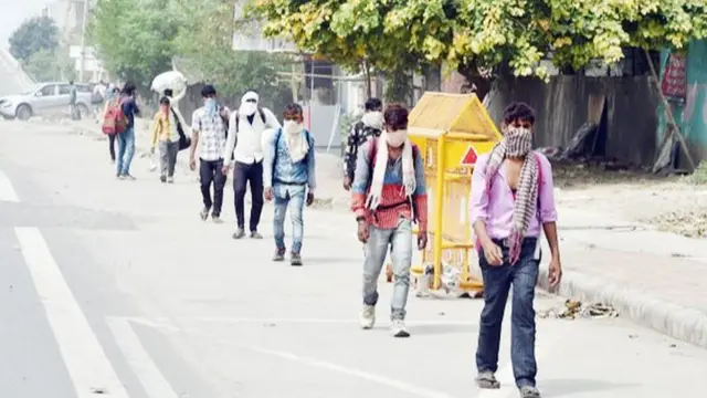 অভিবাসী শ্রমিকরা নিজেদের গ্রামে ফিরতে মরিয়া