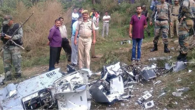 ભારત-પાકિસ્તાન સીમાએ ડ્રોનનો કાટમાળ મળતો રહે છે. આ તસવીર વર્ષ 2013ની છે જ્યારે રાજૌરી ખાતે એક ડ્રોન ક્રૅશ થઈ ગયું હતું.