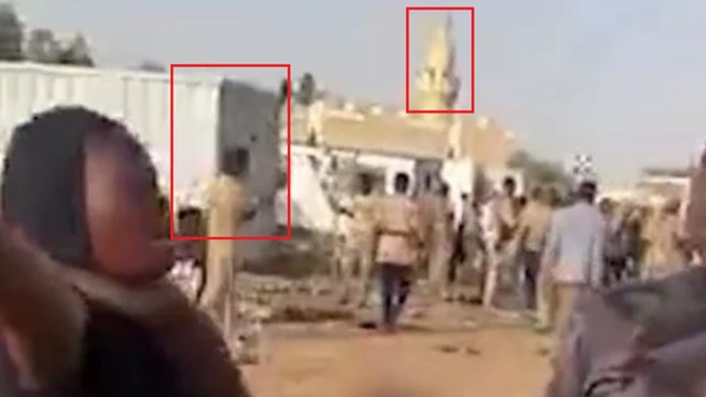 لقطة ثابتة من المقطع المصور تظهر المئذنة وحاوية الشحن