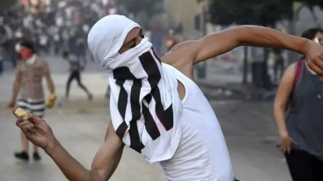 كانت مواجهات قد اندلعت في بيروت بين محتجين وعناصر مكافحة الشغب