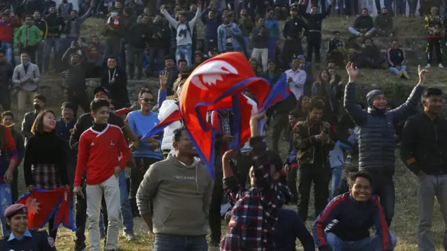 नेपाल र ओमानको खेल हेर्न भेला भएका दर्शक
