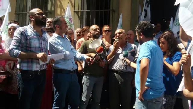 HDP İstanbul İl Başkanı Doğan Erbaş basın açıklaması yaptı