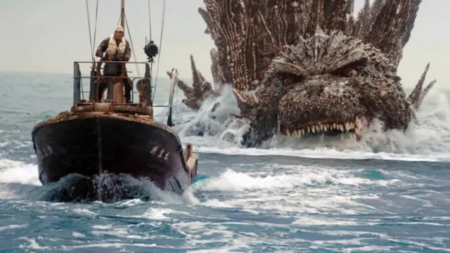 در فیلم «گودزیلا منهای یک» این مارمولک غول‌آسا یک بار دیگر در دوران پس از جنگ جهانی دوم به ژاپن حمله می‌کند