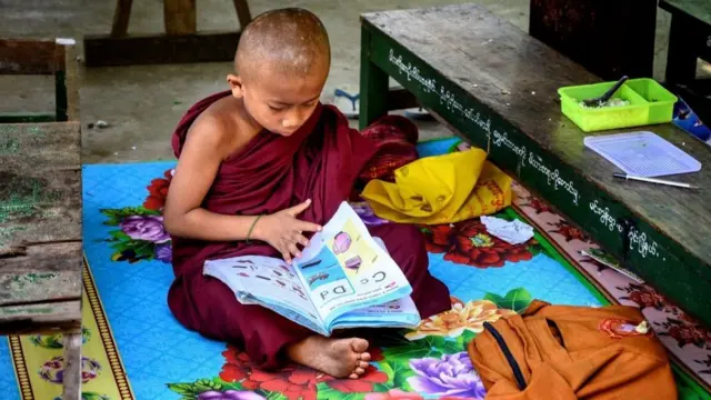 မြန်မာကိုရင်