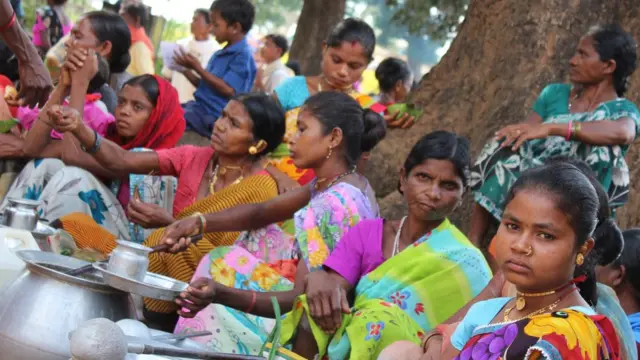 आदिवासी महिलाएं