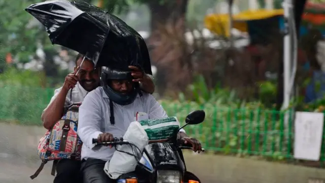 தமிழ்நாடு முழுவதும் பருவமழை தீவிரம்; அணைகள் நிரம்புகின்றன