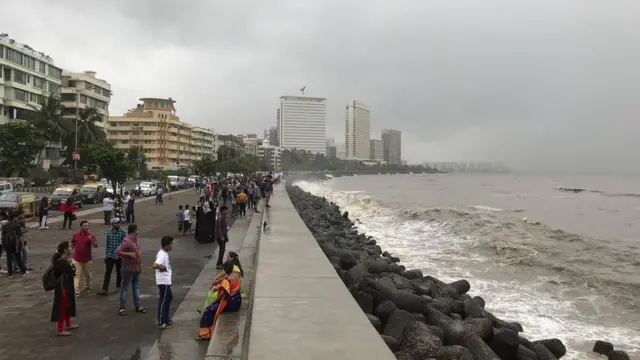 मुंबईच्या मरिन ड्राईव्हवरील स्थिती