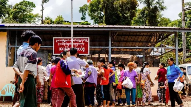 ရှမ်းပြည်နယ်မှာ စားသောက်ကုန်တွေ စွန့်ပစ်နေရစဥ်မှာပဲ စားနပ်ရိက္ခာထောက်ပံ့ဖြန့်ဝေပေးနေရ