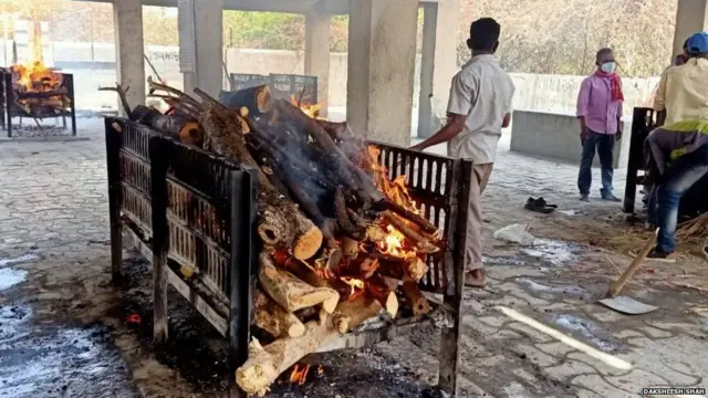 ગોધરાના સ્મશાનગૃહમાં તમામ ચિતાઓ ફૂલ