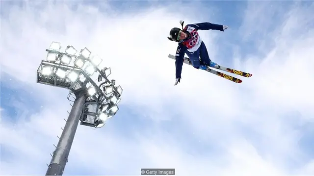 Pemain ski AS Emily Cook menggunakan pencitraan mental untuk membayangkan setiap tahap lompatannya.