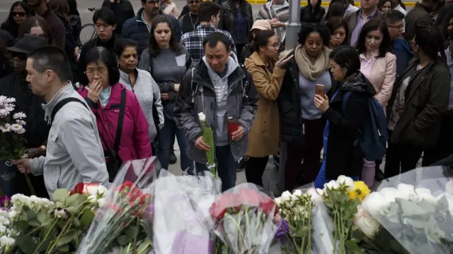 ادای احترام شهروندان تورنتو به قربانیان حمله روز دوشنبه