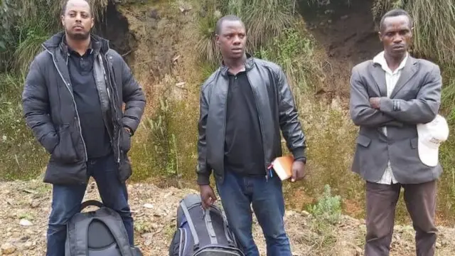Joel Ngayabahiga na Innocent Harerimana bafatanywe na Kizito Mihigo (ibumoso) mu kwezi kwa kabiri 2020