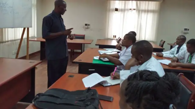 Dokta Kahima Jackson, Mkuu wa Idara ya Maabara katika hospitali ya Buganda